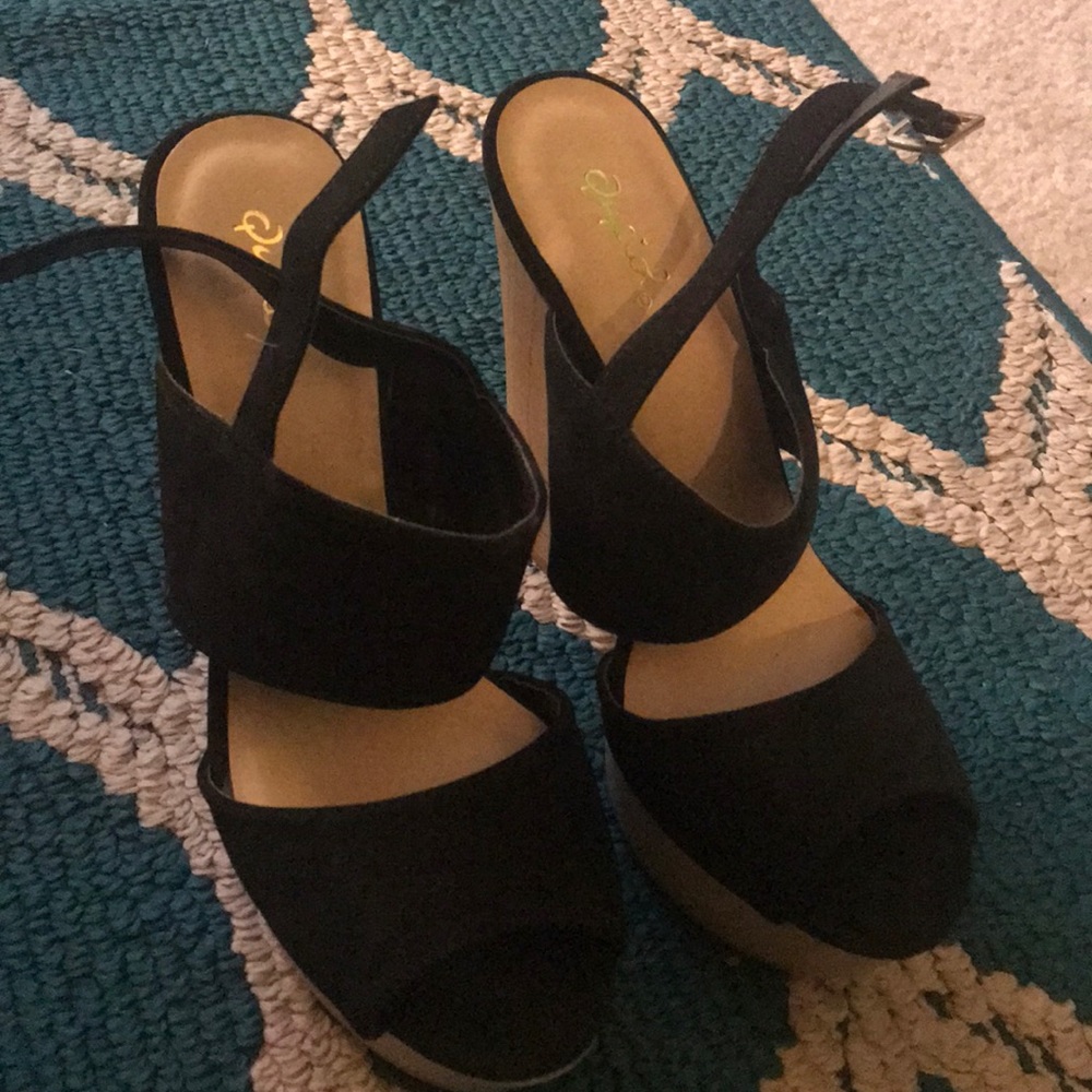Wedged sandals
